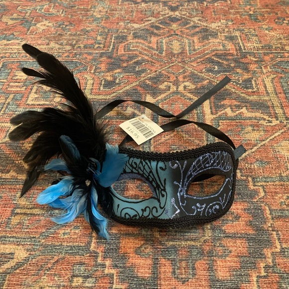 Mardi Gras Mask - Picture 6 of 10